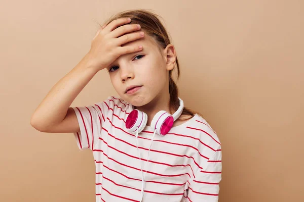 Niedliche Mädchen Kopfhörer Unterhaltung Emotionen Kindheit unverändert — Stockfoto