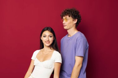 İyi adam ve kız yaz stili moda duyguları ile yaşam tarzı