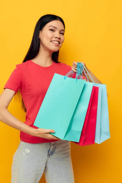 Charming young Asian woman with colorful bags posing shopping fun Lifestyle unaltered — Stockfoto