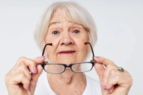 Photo of retired old lady vision problems with glasses close-up — Stock Photo, Image