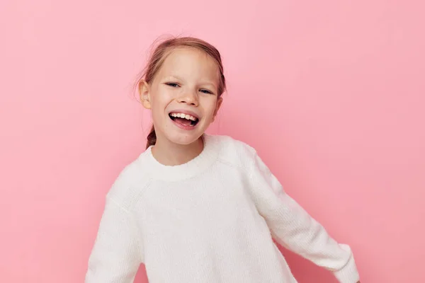幸せな笑顔の子供の女の子のジェスチャー手の感情の優雅さ子供時代変わらない — ストック写真