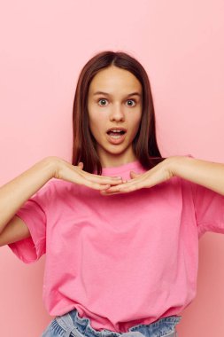 pozitif kadın yaz stili çekici görünüyor izole edilmiş arka plan