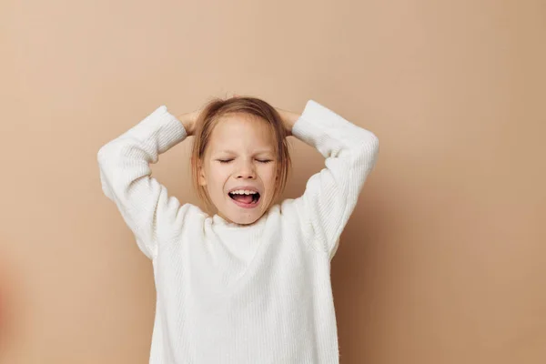 Schattig meisje kinderen stijl emoties leuk geïsoleerde achtergrond — Stockfoto