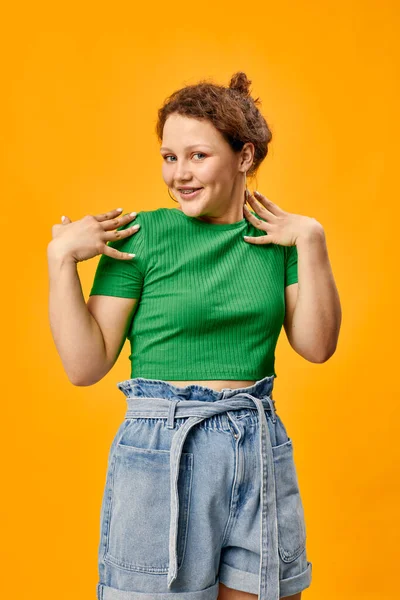 Cheerful pretty girl in summer clothes posing yellow background — Stockfoto