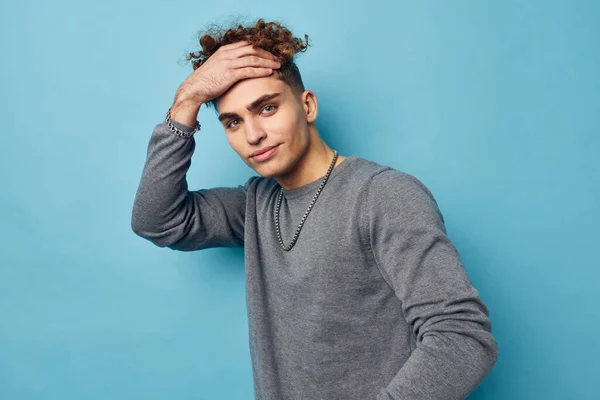 Cute Guy Curly Hair Posing Blue Background High Quality Photo — Stockfoto