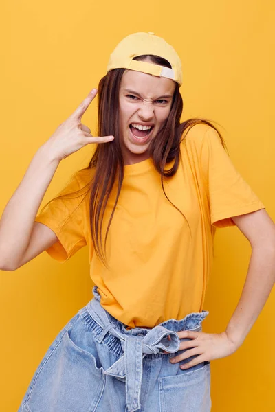 Beautiful woman hand gesture emotions summer style yellow background — Stock Photo, Image