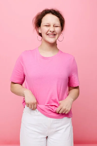 Attractive young woman in a pink T-shirt Youth fashion Lifestyle unaltered — Stock Photo, Image