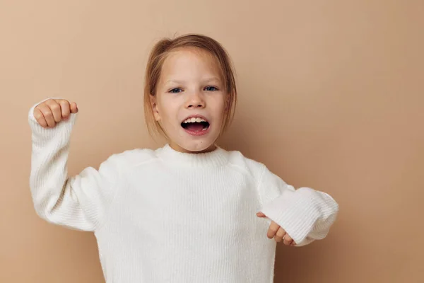 Mooi jong meisje kinderen stijl emoties leuk Lifestyle onveranderd — Stockfoto