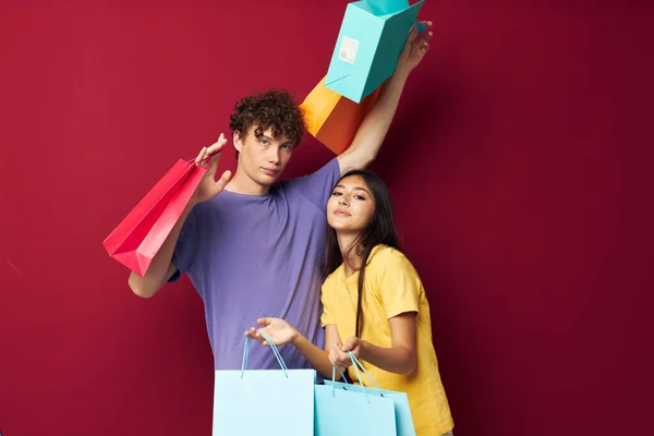 Portrait of a man and a woman colorful bags shopping fun Lifestyle unaltered — Stock Photo, Image