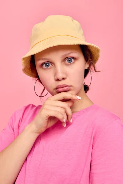 Elegante modelo de chica adolescente Ropa juvenil posando estilo moderno Studio Model — Foto de Stock