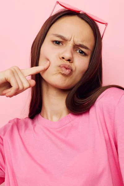 Photography pretty woman in a pink t-shirt casual clothes pink background — 图库照片