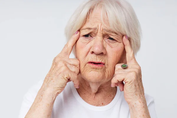 退休老太太视力问题近视眼背景照片 — 图库照片