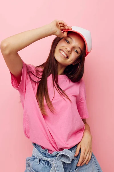 Linda chica joven verano estilo rosa camiseta emociones — Foto de Stock