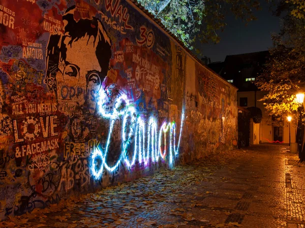 Lennon Wall Evening — Stock Photo, Image