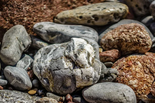 Büyük Taşlar Deniz Manzarası Deniz Motosikleti Kayaların Kıvrımları Pürüzsüz Kesikleri — Stok fotoğraf