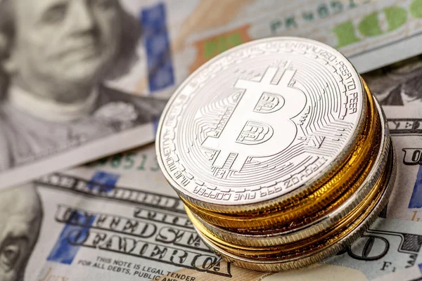 Golden Bitcoin Encuentra Los Billetes Nuevo Dinero Virtual Crypto Moneda — Foto de Stock