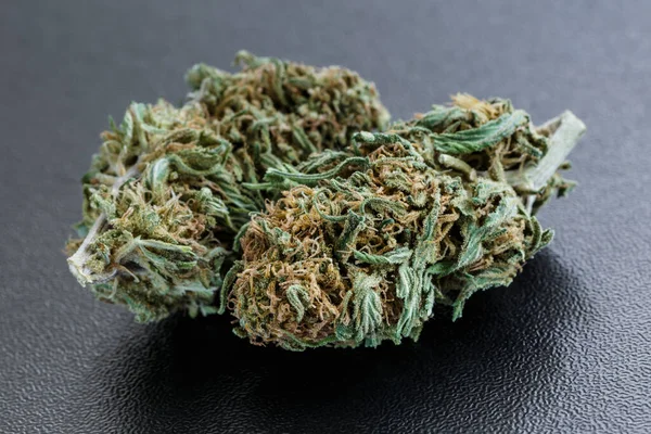 Macro Close Bright Green Buds Marijuana Covered Crystals Orange Hairs — Fotografia de Stock