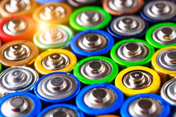 Énergie Fond Abstrait Piles Colorées Batteries Usagées Différents Fabricants Déchets — Photo