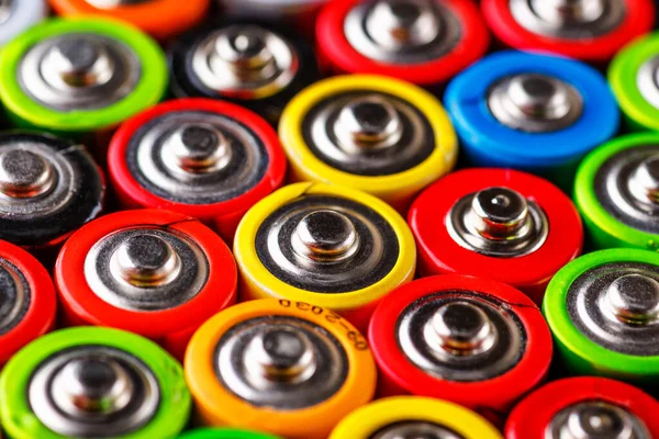 Énergie Fond Abstrait Piles Colorées Batteries Usagées Différents Fabricants Déchets — Photo