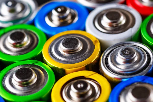 Énergie Fond Abstrait Piles Colorées Batteries Usagées Différents Fabricants Déchets — Photo