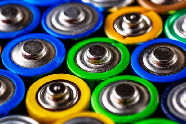 Fondo Abstracto Energía Baterías Coloridas Pilas Usadas Diversos Fabricantes Desperdicio — Foto de Stock