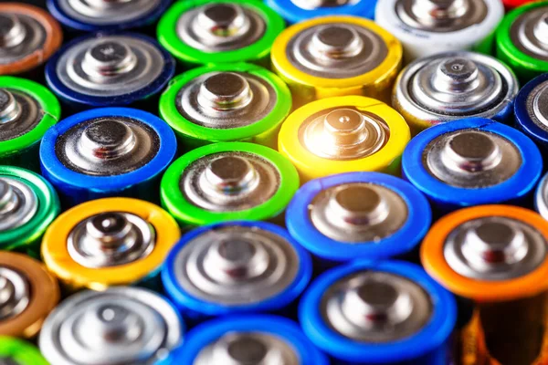 Énergie Fond Abstrait Piles Colorées Batteries Usagées Différents Fabricants Déchets — Photo