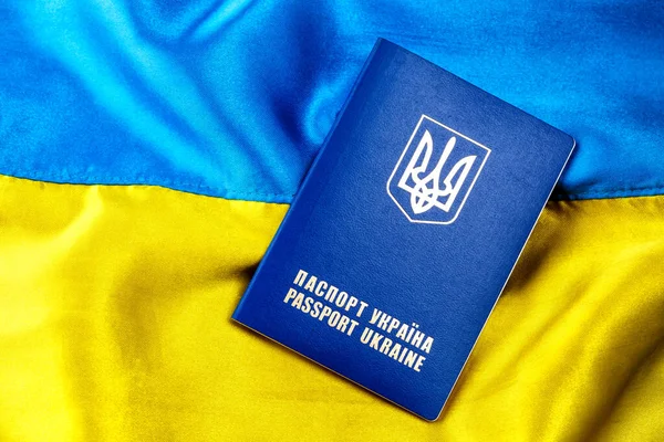 Tessuto Bandiera Curva Ucraina Passaporto Ucraino Fermare Guerra Patriottismo Concetto — Foto Stock