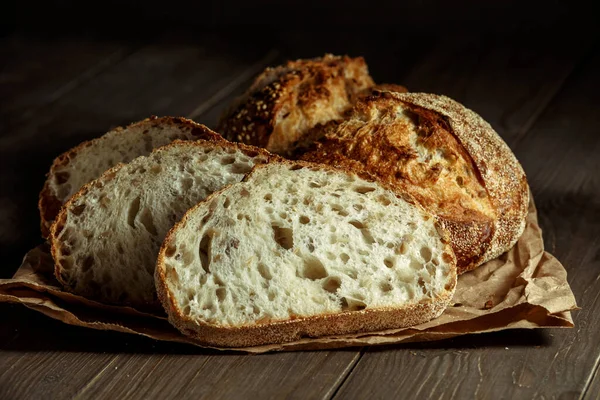 Хліб Традиційний Хліб Нарізаний Скибочками Сільському Дерев Яному Фоні Концепція — стокове фото