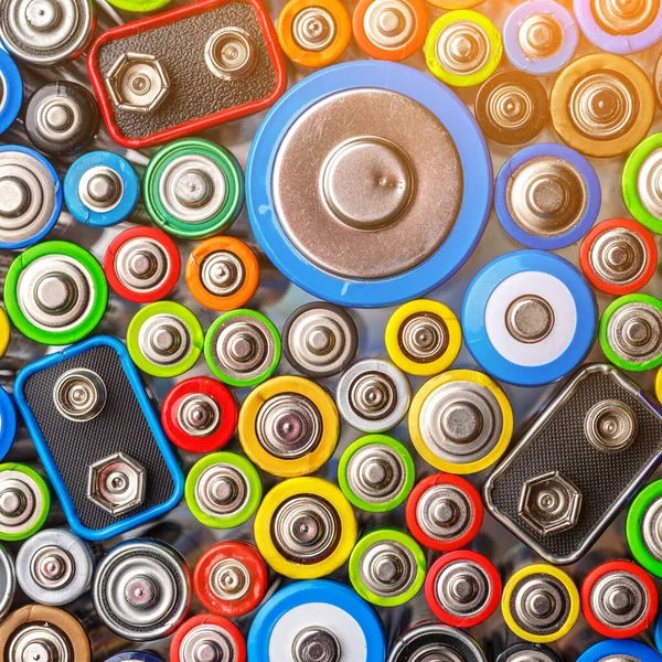 Fondo Abstracto Energía Baterías Coloridas Baterías Usadas Viejas Listas Para — Foto de Stock