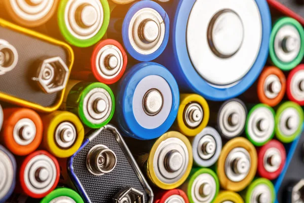Fondo Abstracto Energía Baterías Coloridas Baterías Usadas Viejas Listas Para — Foto de Stock