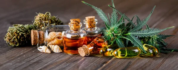 Hojas Verdes Cannabis Medicinal Con Extracto Aceite Brotes Florales Marihuana — Foto de Stock