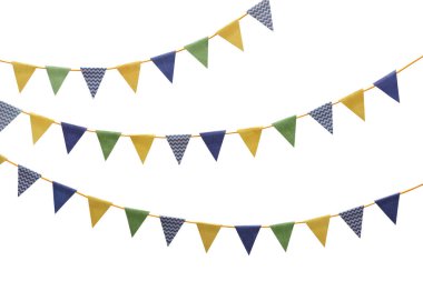 Beyaz arkaplanda izole edilmiş yapıştırma kitabı kağıdından yapılan Bunting parti bayrakları