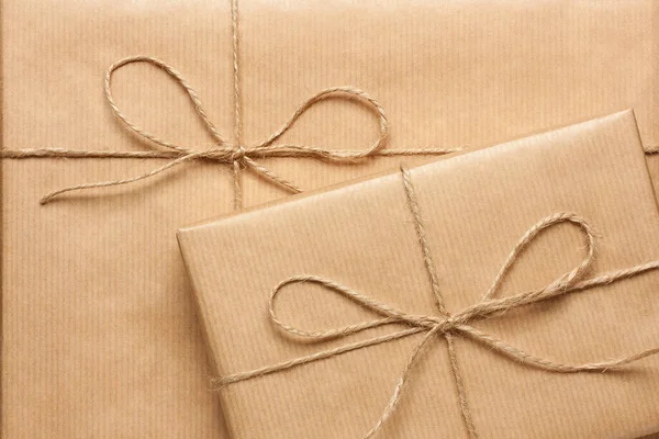 Close Two Gift Boxes Wrapped Brown Recycled Paper — Stock Photo, Image