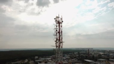 Radyo ya da televizyon kulesi. Radyo sinyali iletimi ve resepsiyonu