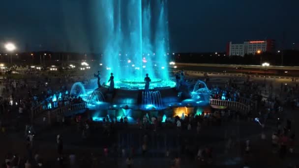 Grote licht en muziek fontein — Stockvideo
