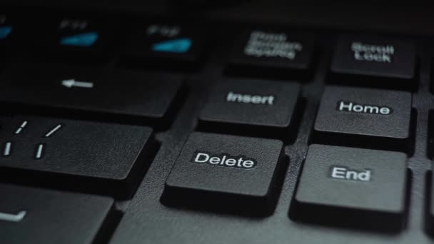 Πατήστε το κουμπί διαγραφής στο πληκτρολόγιο του υπολογιστή σας — Αρχείο Βίντεο