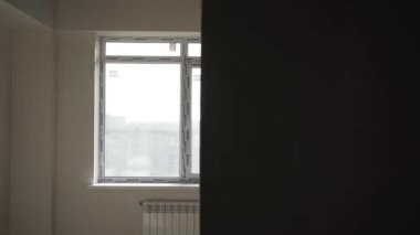 Çok katlı yeni bir binada daire.