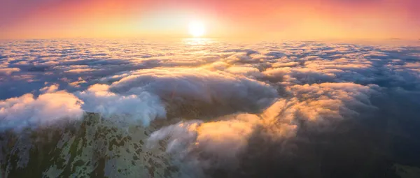 Otoño Amanecer Monte Syvuli Ucrania Mar Niebla Cierra Horizonte Nuevo — Foto de Stock