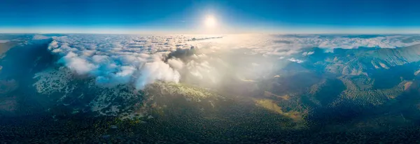 Herbstliche Morgendämmerung Auf Dem Berg Syvuli Der Ukraine Ein Nebelmeer — Stockfoto