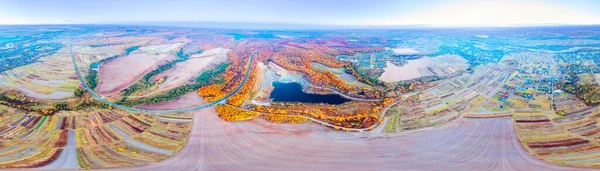 우크라 이나의 아름다운 호수가 생산을 커다란 덩이가 공중에서 촬영된 정찰기의 — 스톡 사진