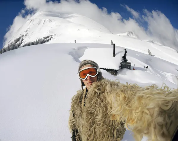 Nas Montanhas Selvagens Dos Cárpatos Ucrânia Alpinista Experimenta Vestido Tradicional — Fotografia de Stock