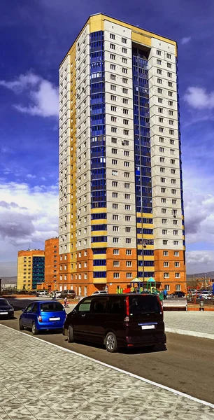 Chita caddesinde çok katlı güzel bir bina.