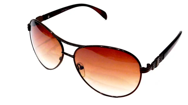 Beyaz arka planda kahverengi kenarlı güneş enerjisi