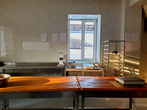 Un pişirme atölyesi için üretim atölyesi un ve şekerleme ürünleri ile profesyonel ekipman hamur karıştırma masaları fırın karıştırma masaları ile profesyonel ekipman hamur karıştırma tabakları