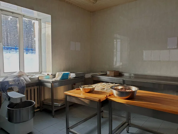 Un pişirme atölyesi için üretim atölyesi un ve şekerleme ürünleri ile profesyonel ekipman hamur karıştırma masaları fırın karıştırma masaları ile profesyonel ekipman hamur karıştırma tabakları