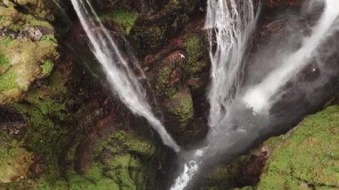 En uzun Şelale Glimuru. İzlanda. Derinlerden zirveye