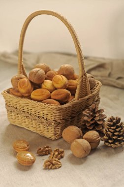 Fındık şeklinde kurabiyeler.