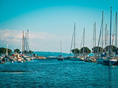 Albert Samson limanına giren tekne.