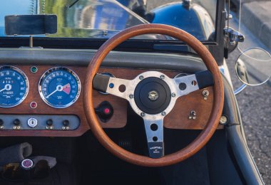 Loriol sur Drome, Fransa - 17 Eylül 2022: Vintage Eniak Antique, Eniak tarafından 1983 yılından itibaren Arjantin 'de üretilen otomobil. Loriol sur Drome, Fransa 'da klasik araba sergisi.