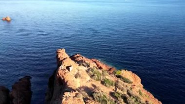 Cannes ve Saint Raphael arasında Akdeniz kıyısındaki hava manzarası. Fransa 'nın güneyinde Provence-Alpes-Cte d' Azur bölgesi. Fransız Rivierası